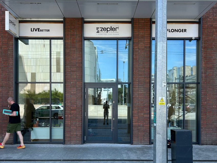 Generální ředitel Zepter International vás zve do nového showroomu v Bratislavě Generální ředitel Zepter International vás zve do nového showroomu v Bratislavě